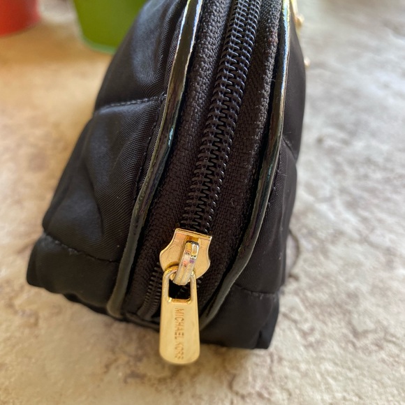 SOLD!!! Michael Kors Nylon Make-Up Cosmetic Bag Black - Picture 5 of 10
